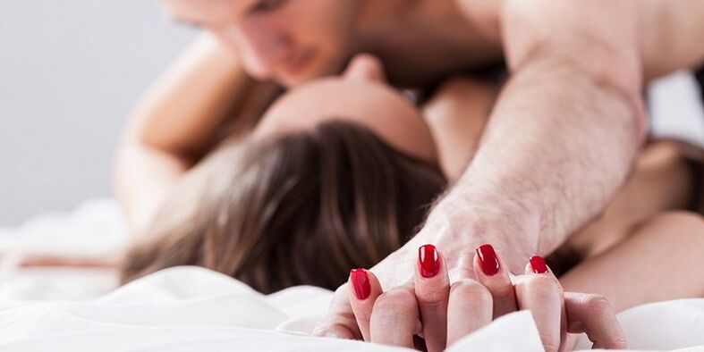 intimita s nástavcom na zväčšenie penisu